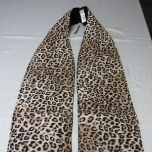 Chico's quilted leopard scarf with end pockets NWT